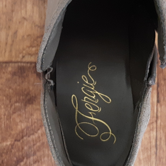 Fergie heeled dress shoes. Size US 9. Taupe - Picture 4 of 4